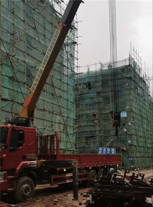 西城区“慢工细活”—— 吊车的 “微动控制” 技术